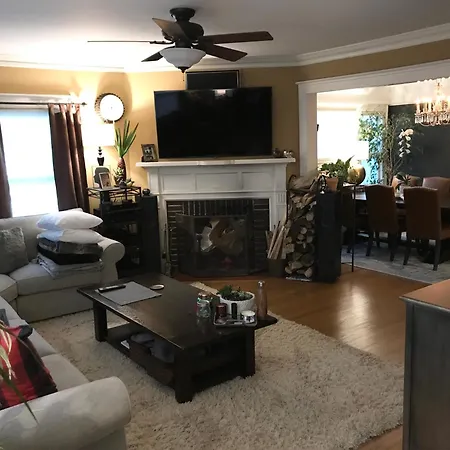 Beautiful Luxury Suite A & B Of Shorewood Home